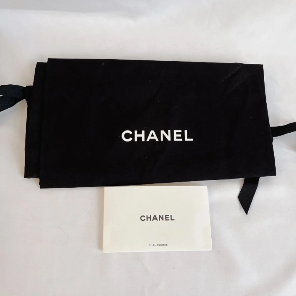 CHANEL CC logo sandals